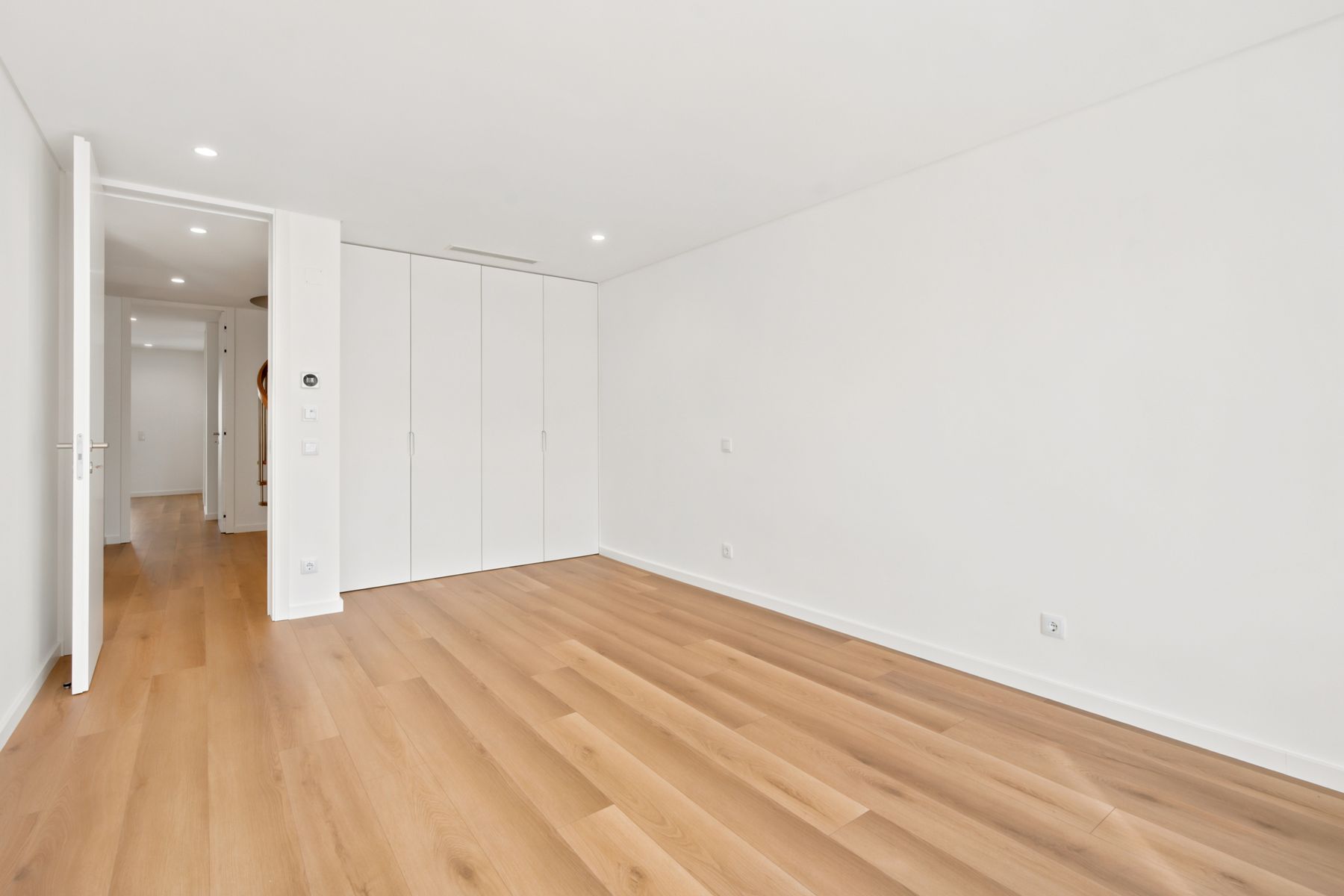 Quarto com roupeiros