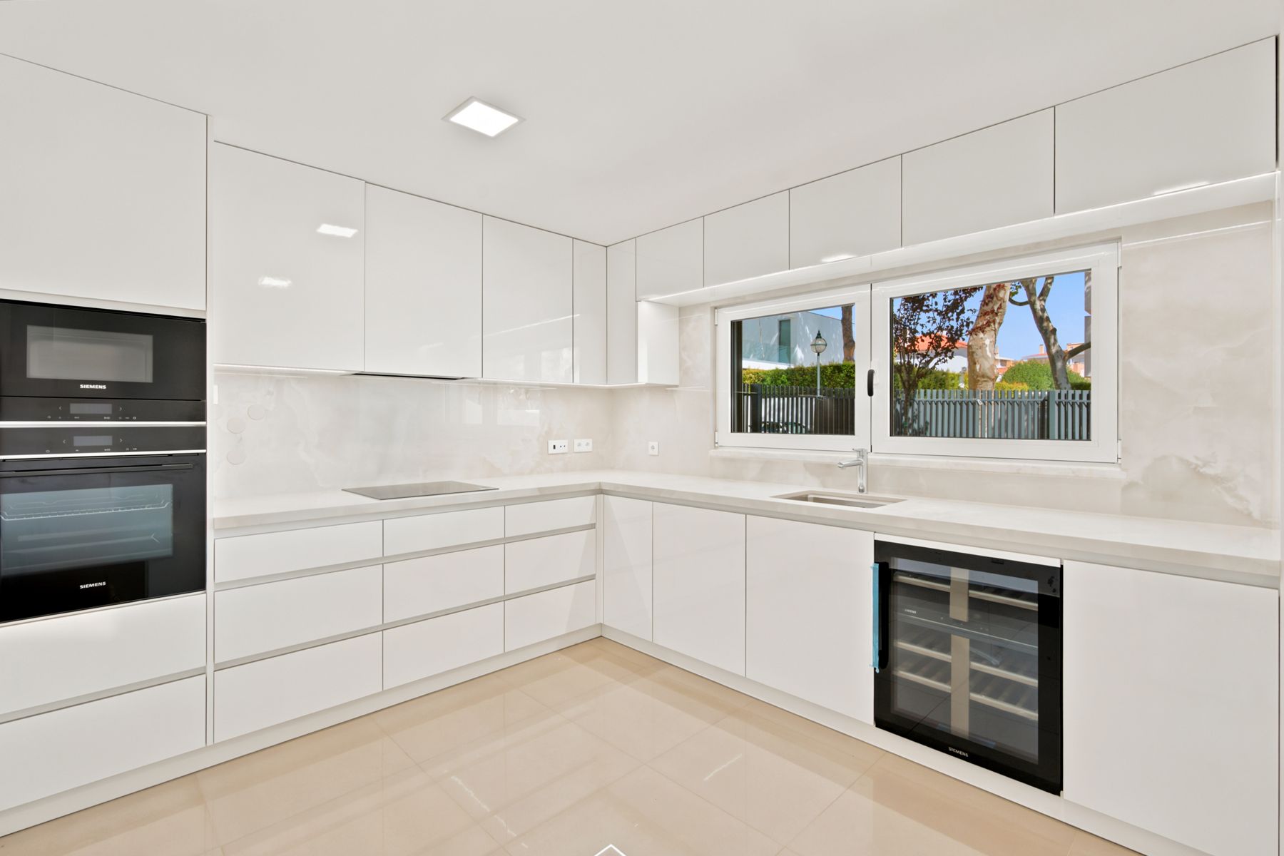 Cozinha com vista para o jardim
